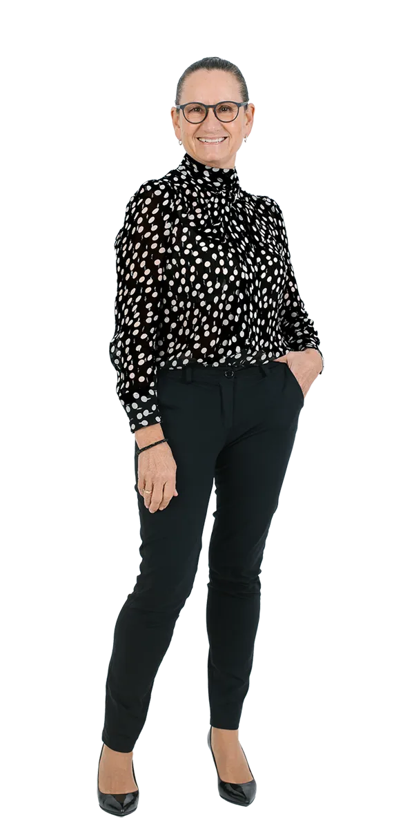 christine-boechzelt-fullbody-studio-next.png