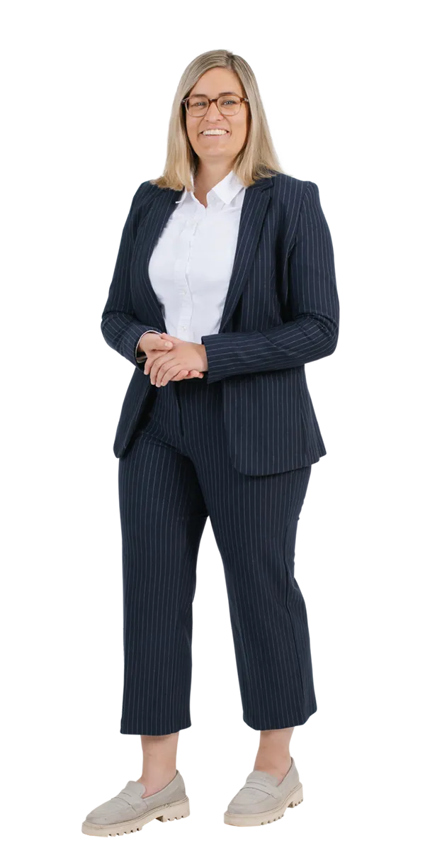 sarah-kafka-fullbody-studio-next.png