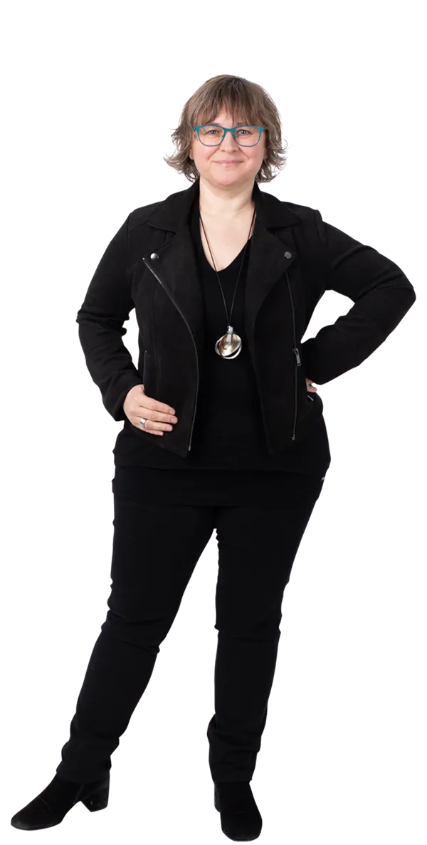 petra-spitznagl-fullbody-studio-next.png