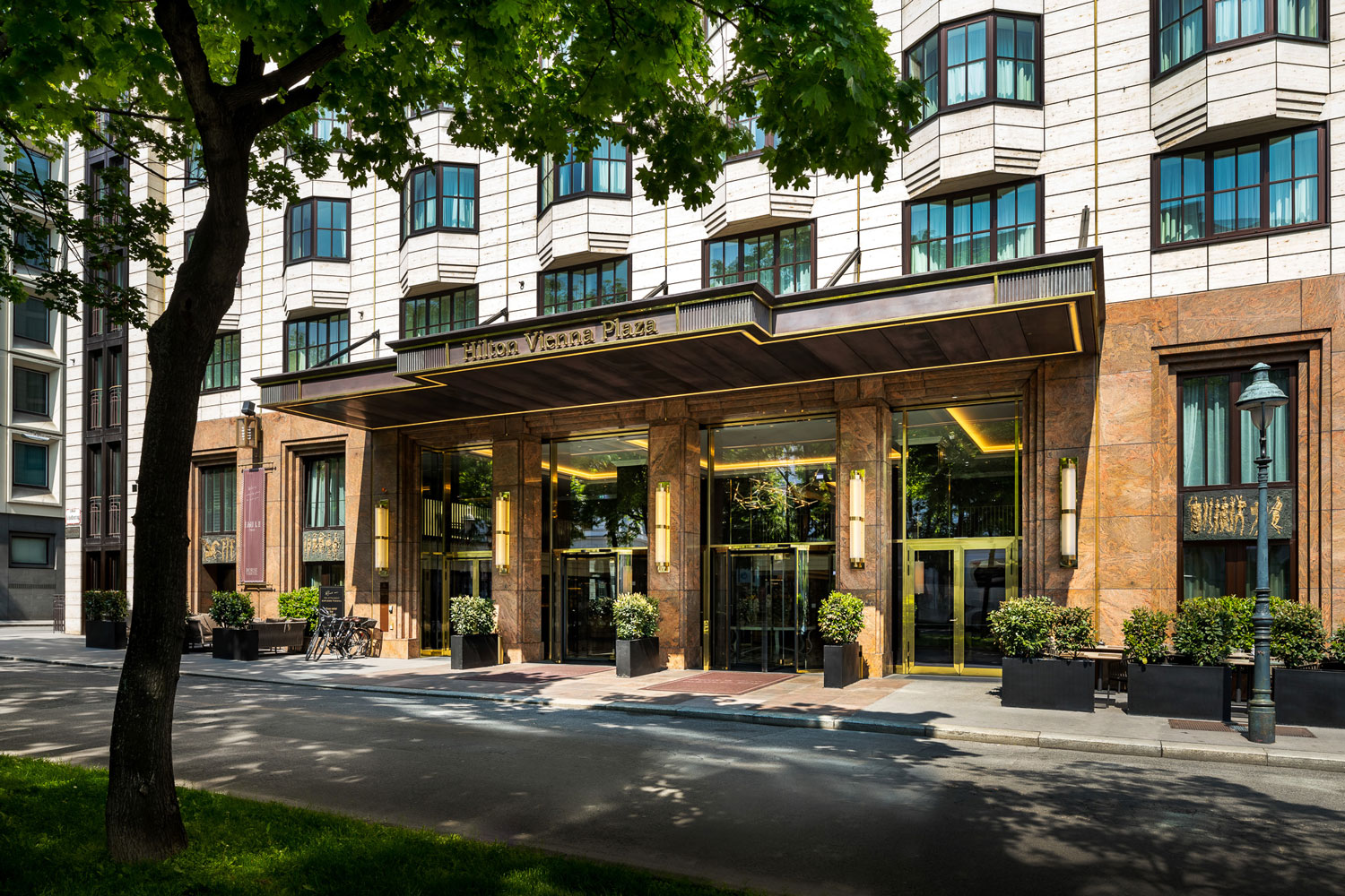 Hilton Vienna Plaza Außenansicht
