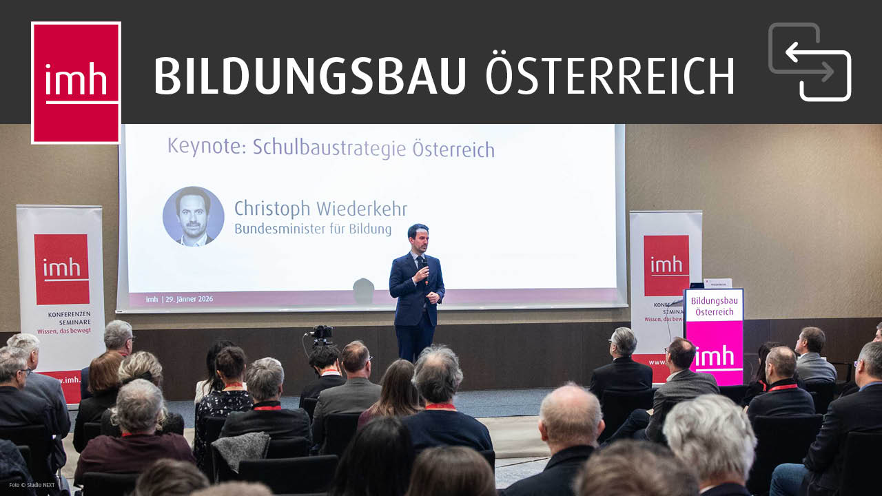 Thumbnail zum Rückblicks-Video der Bildungsbau Österreich mit Christian Wiederkehr auf der Bühne