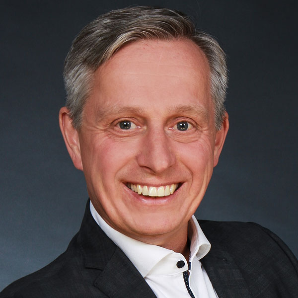 oliver-bayer.jpg