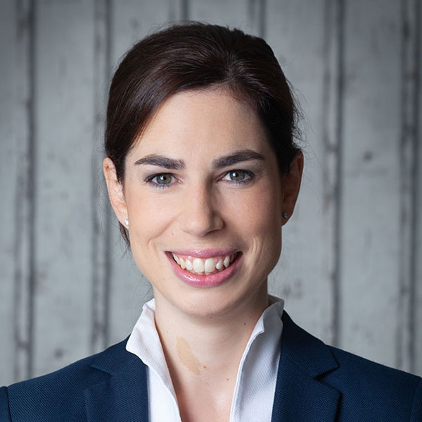 julia-strau.jpg