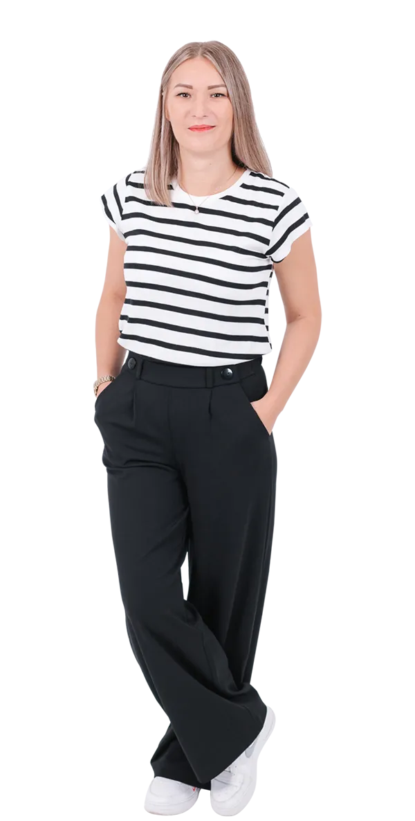monika-stumvoll-fullbody-studio-next.png