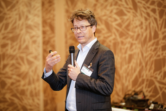 
    Dr. Günther Helbok
